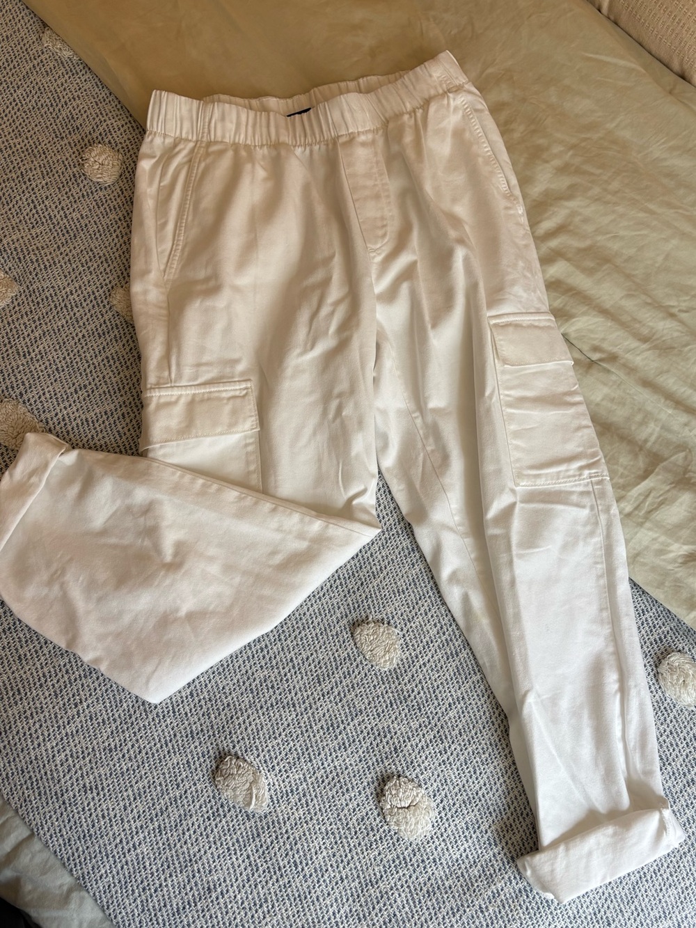 Gap Spring 2023 Broken Twill pull on white cargo pants